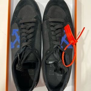 Men’s Off-White Casual Sneaker (Size: 43EU) (Black)